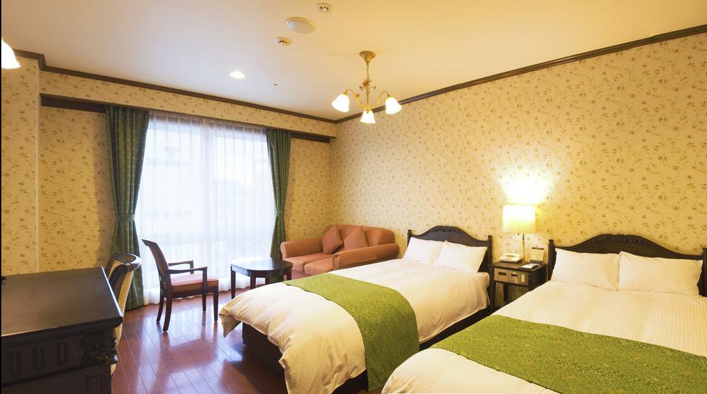 Old England Dogo Yamanote Hotel Matsuyama  Room photo